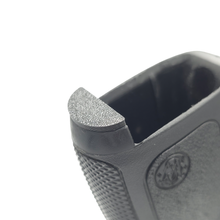 Load image into Gallery viewer, 2-Pack Grip Plug Inserts for Smith &amp; Wesson SD9 &amp; SD40 Series (SD9VE, SD40VE, 2.0)